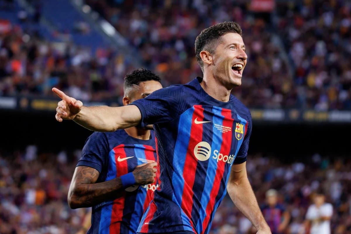 La Liga EA Sports: Hat-trick Lewandowskiego daje wygraną Barcelonie, Gran Derbi dla Sevilli [WIDEO]