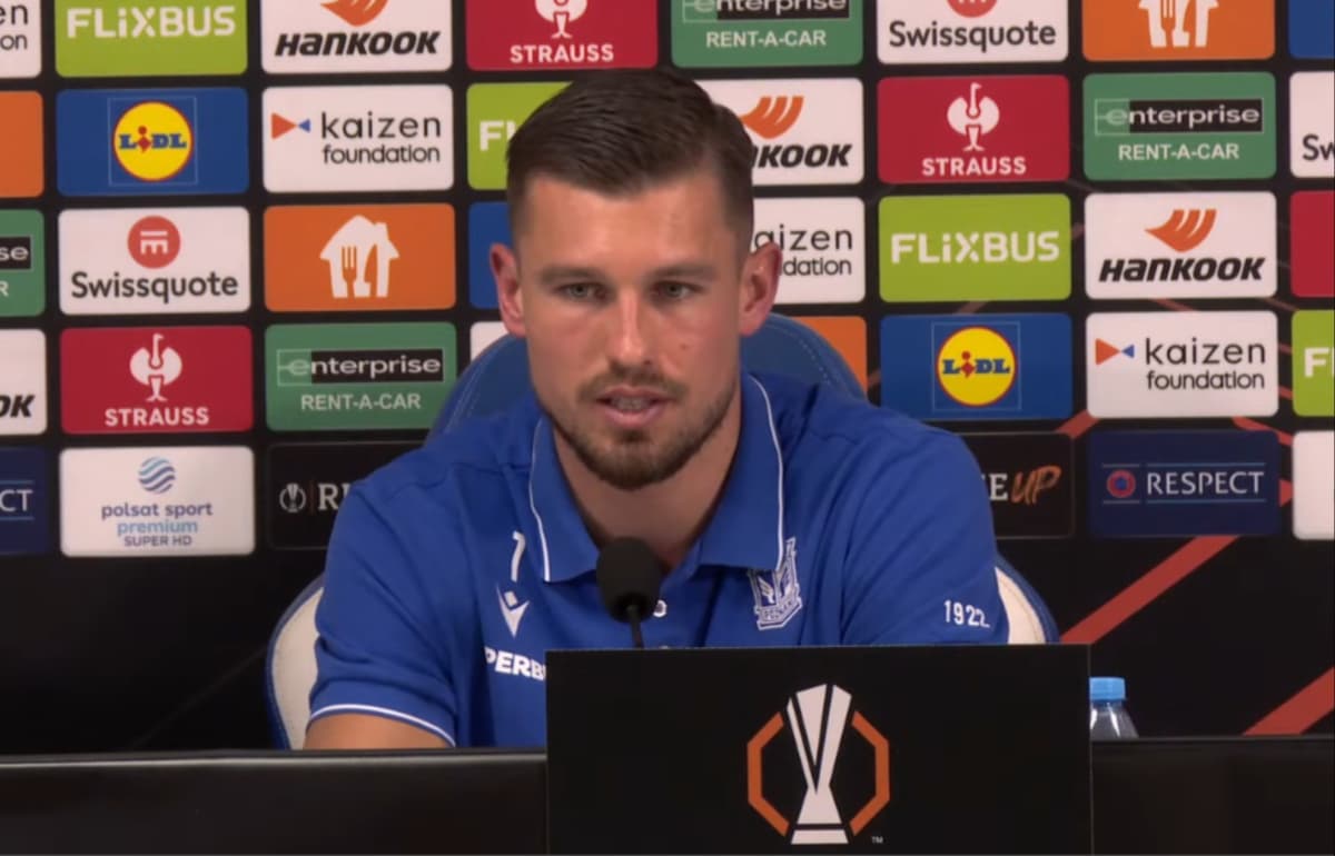 Jest numerem jeden w bramce Lecha Poznań. Tak mówi o konkurencie