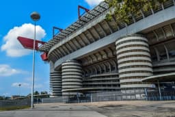 Obrazek news: Inter i Milan rozważają rozdanie krzesełek z San Siro kibicom
