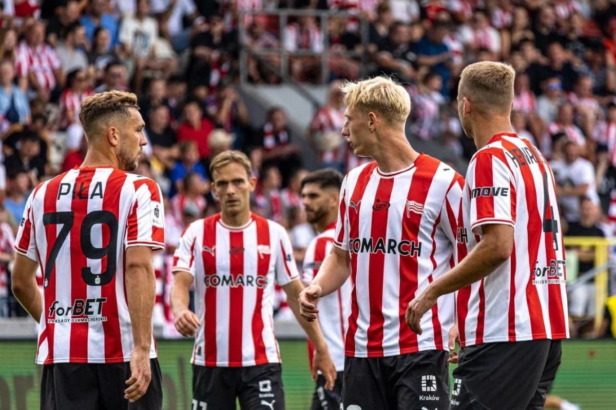 ObrazekCracovia - Jagiellonia Białystok transmisja. Jak oglądać mecz na żywo przez internet? (14.02.2026)