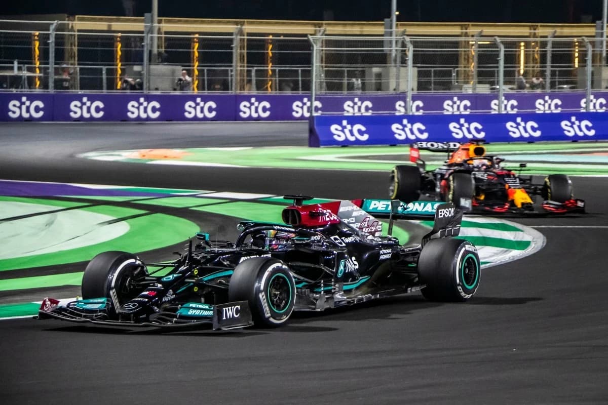 Formuła 1 skróci dystans wyścigów w sezonie 2027. Ważne zmiany w przepisach